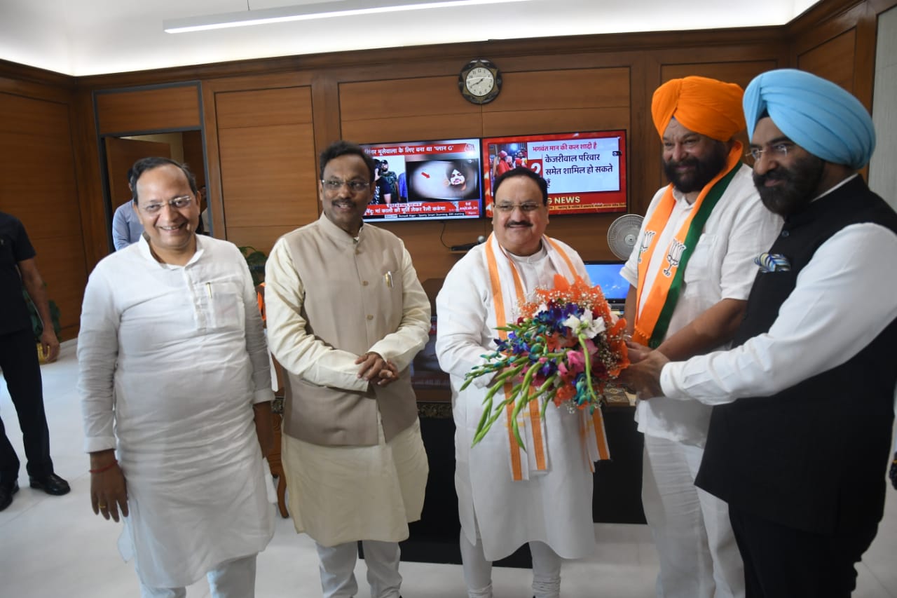 Delhi Congress leader Tarvinder Singh Marwah joins BJP, slams Gandhis for ignoring longtime members