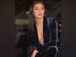 Sushmita gives out boss lady vibes
